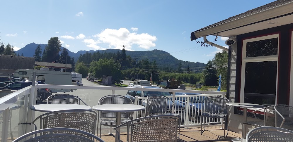Crossroads Restaurant & Pub