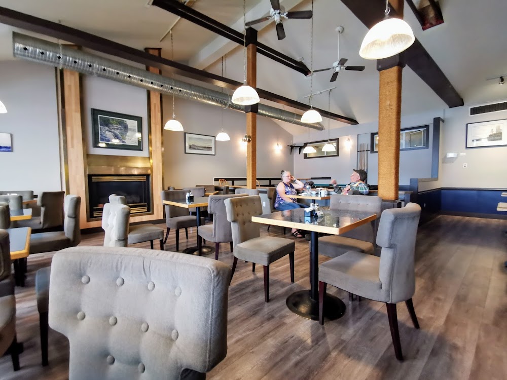 Quarterdeck Restaurant & Pub